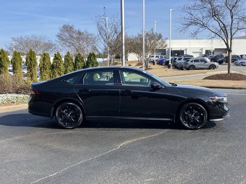 Used 2025 Honda Accord SE image 11