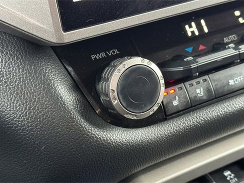 Used 2023 Toyota Tundra Limited image 32