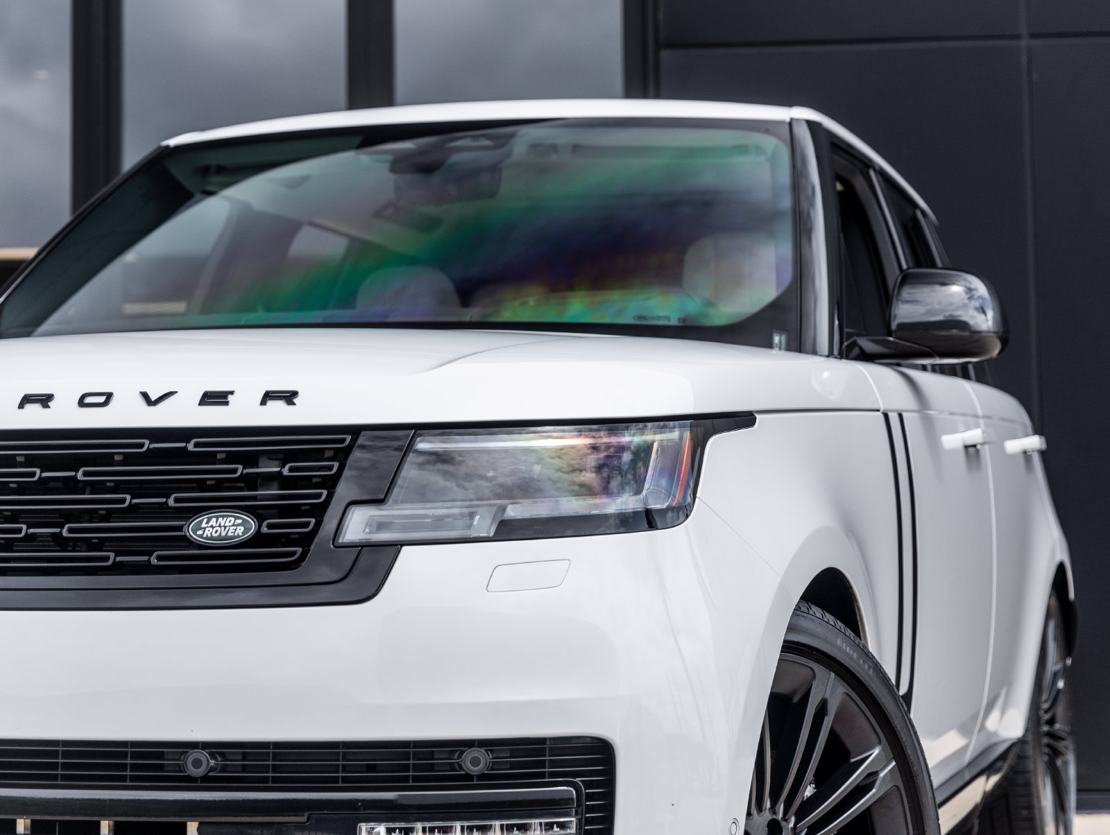 Used 2025 Land Rover Range Rover SE AWD/4WD image 14