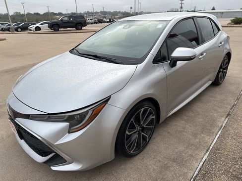 Used 2019 Toyota Corolla XSE image 3