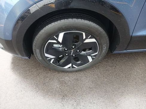 Certified 2024 Kia Niro Wave w/ Wave Preserve Package FWD image 12