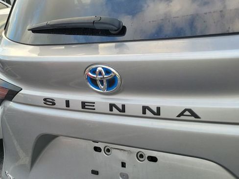 Used 2025 Toyota Sienna XLE w/ XLE Plus Package image 5
