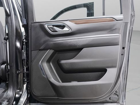 Used 2023 GMC Yukon XL SLE image 31