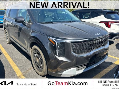 Used 2025 Kia Carnival EX FWD image 1