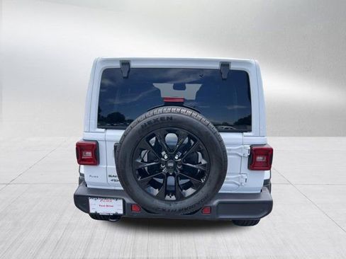 Used 2025 Jeep Wrangler Unlimited Sahara w/ Safety Group AWD/4WD image 6