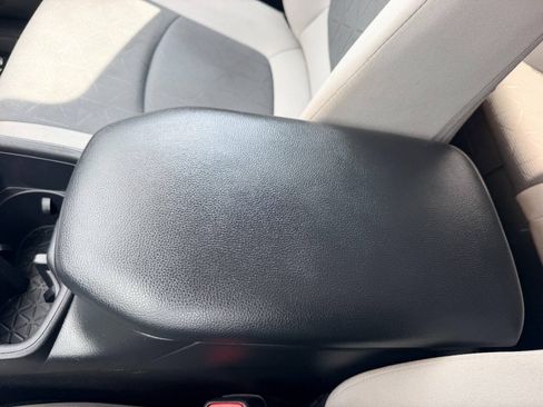 Used 2022 Toyota RAV4 XLE w/ Convenience Package AWD/4WD image 41
