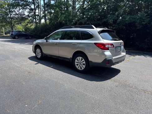 Used 2018 Subaru Outback 2.5i Premium AWD/4WD image 6