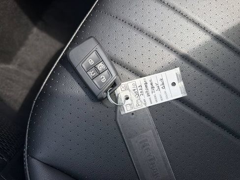 Certified 2023 Volkswagen Tiguan SE FWD image 31