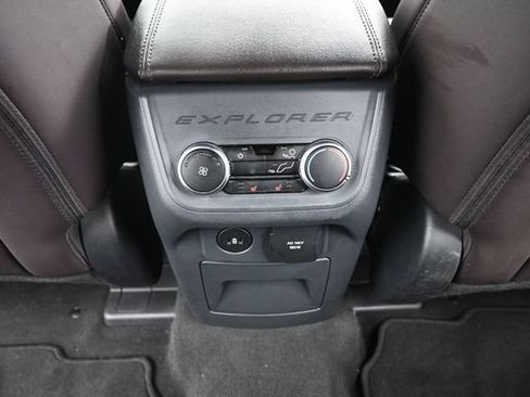 Used 2026 Ford Explorer Platinum RWD image 28