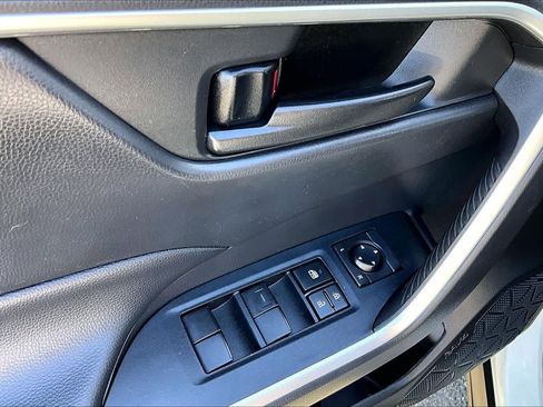 Used 2023 Toyota RAV4 LE AWD/4WD image 31