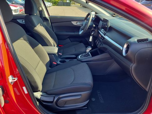 Certified 2023 Kia Forte LXS w/ LXS Technology Package FWD image 7