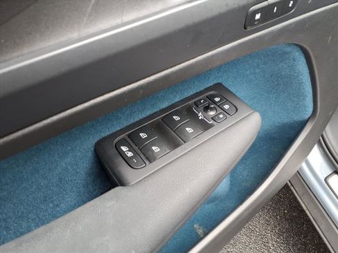 Used 2023 Volvo C40 P8 Recharge Ultimate image 27