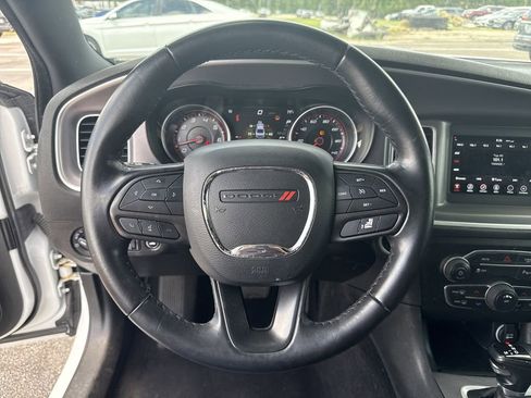 Used 2022 Dodge Charger SXT RWD image 14