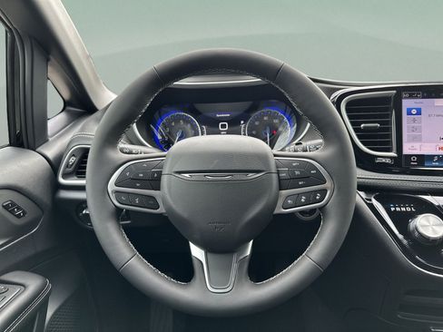 New 2027 Chrysler Pacifica Select FWD image 28