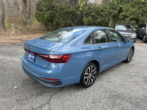 Used 2025 Volkswagen Jetta SE image 6