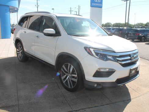 Used 2017 Honda Pilot Elite image 1