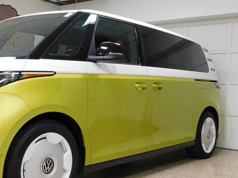 Used 2025 Volkswagen ID. Buzz 1st Edition image 21