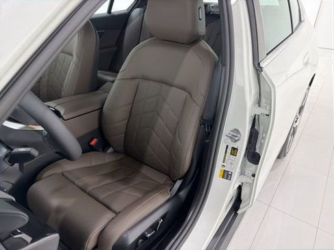 Used 2025 BMW i5 xDrive40 w/ Premium Package image 13