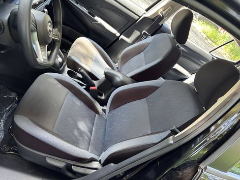 Used 2025 Nissan Versa SV FWD image 33