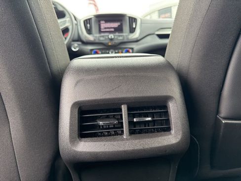 Used 2022 GMC Terrain SLE w/ Driver Convenience Package image 12