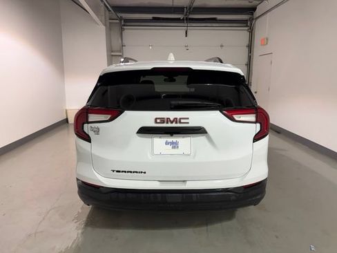 Used 2024 GMC Terrain SLE w/ Driver Convenience Package FWD image 6