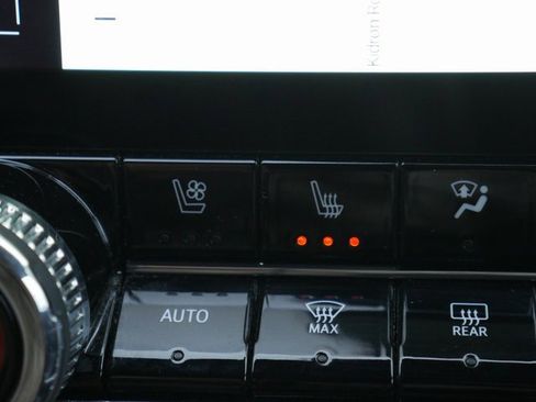 Used 2023 GMC Canyon Denali w/ Denali Black Edition image 9