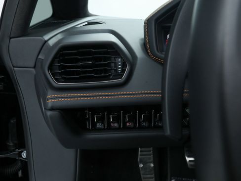 Used 2024 Lamborghini Huracan EVO image 29