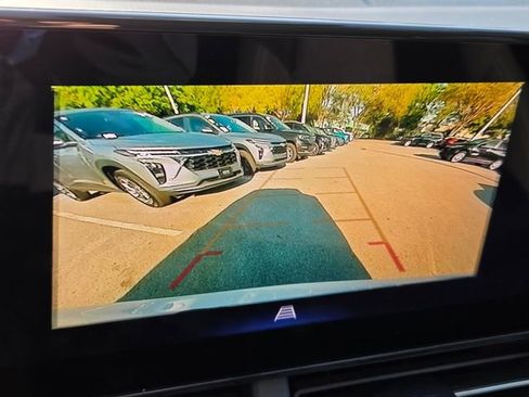 Certified 2025 Chevrolet Trax LT w/ LT Convenience Package FWD image 31