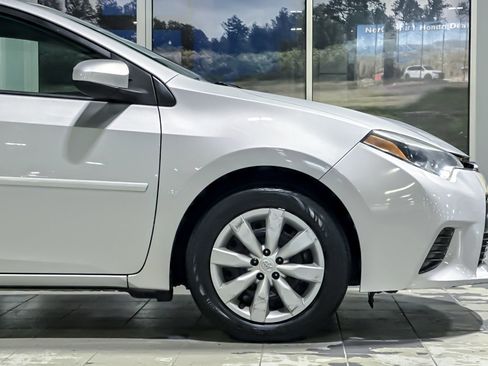 Used 2015 Toyota Corolla LE FWD image 32