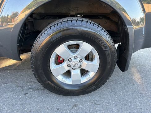 Used 2011 Nissan Frontier SV w/ SV Premium Utility Pkg AWD/4WD image 22