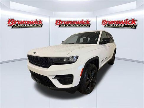 Certified 2023 Jeep Grand Cherokee Altitude image 6