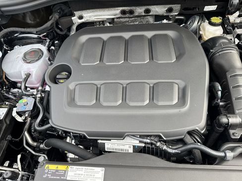 New 2025 Volkswagen Tiguan SE image 15