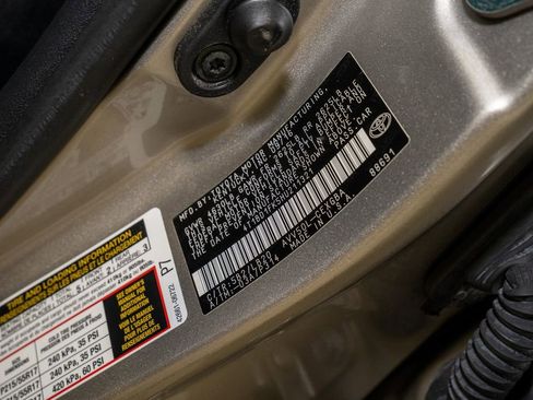 Used 2017 Toyota Camry XLE image 21