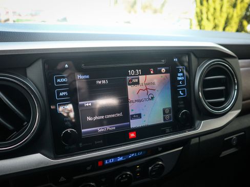 Used 2016 Toyota Tacoma Limited image 24