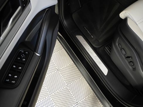 Certified 2024 Porsche Cayenne S AWD/4WD image 8