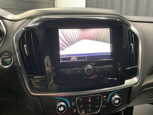 Used 2022 Chevrolet Traverse LT FWD image 28