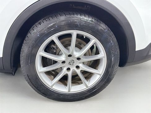 Used 2024 Porsche Cayenne Base image 34