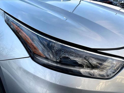 Used 2021 Toyota Highlander XLE image 26