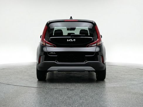 Used 2025 Kia Soul LX w/ LX Technology Package FWD image 7