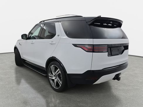 Used 2024 Land Rover Discovery Dynamic SE image 7