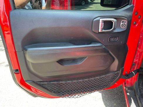 Used 2019 Jeep Wrangler Unlimited Sahara AWD/4WD image 16