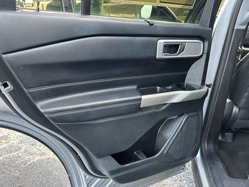 Used 2022 Ford Explorer Limited image 16