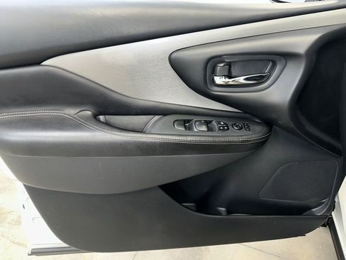 Used 2019 Nissan Murano SV image 4