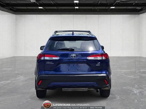 Used 2022 Toyota Corolla Cross LE w/ Moonroof Package AWD/4WD image 4