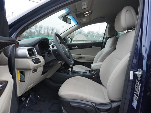 Used 2017 Kia Sorento LX image 25