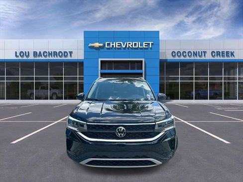 Used 2024 Volkswagen Taos SE FWD image 3