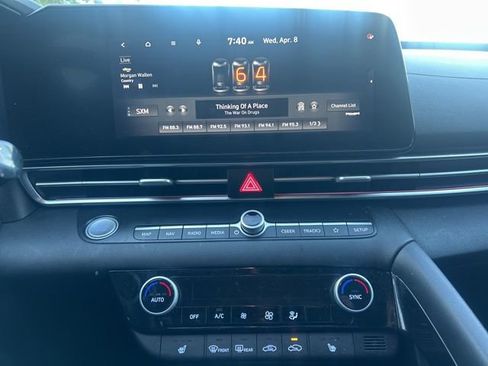 Used 2023 Hyundai Elantra Limited image 11