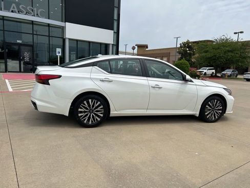 Used 2025 Nissan Altima 2.5 SV w/ SV Premium Package FWD image 13