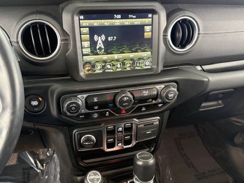 Certified 2022 Jeep Gladiator Overland w/ Popular Equipment Package image 12