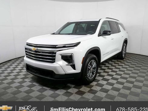 Certified 2025 Chevrolet Traverse LT FWD image 25